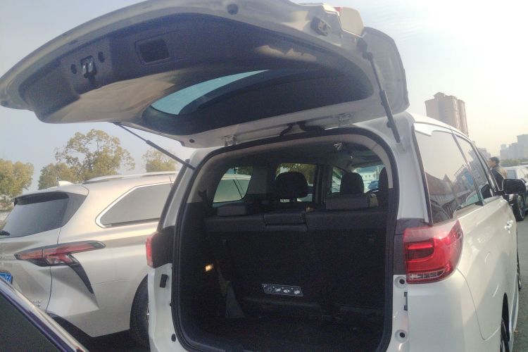 广汽传祺 传祺M8 2024款 领秀系列 390T 豪华版机舱底盘23