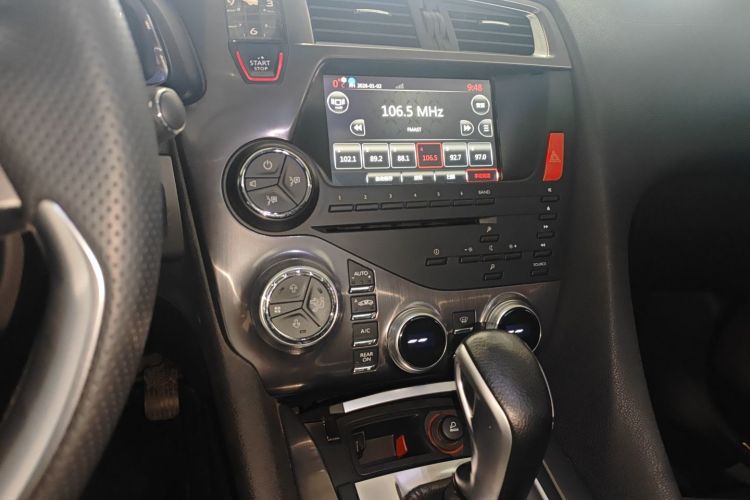 DS 5 2015款 1.6T 豪华版THP160中控内饰16