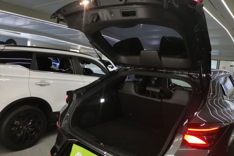 长安UNI-T 2022款 1.5T 运动版 尊贵型机舱底盘23