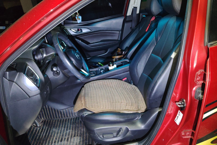 马自达3 昂克赛拉 2017款 三厢 2.0L 自动旗舰型 国V中控内饰19