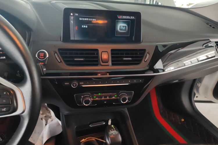 宝马1系 2019款 118i 时尚型中控内饰16