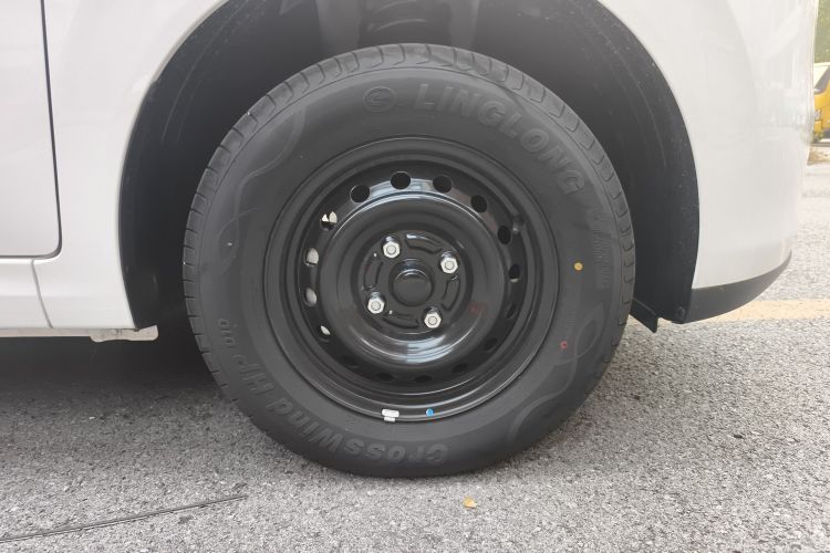 五菱汽车 五菱宏光新能源 2025款 增程式混动 50KM 标准型车身外观6007