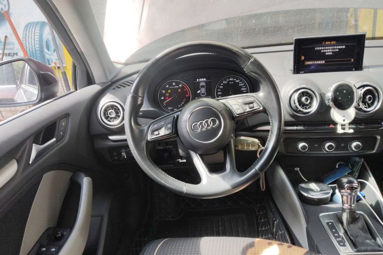 奥迪A3 2018款 30周年年型 Limousine 35 TFSI 进取型中控内饰13