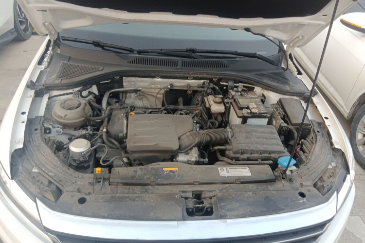 大众 朗逸 2022款 1.5L 自动风尚版机舱底盘24