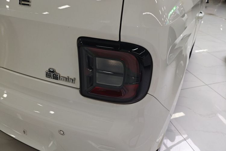 吉利银河 2023款 熊猫mini 新春版宝藏熊车身外观6006