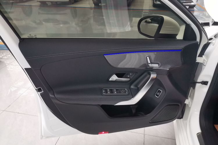 奔驰A级 2022款 改款三 A 200 L 运动轿车时尚型中控内饰47