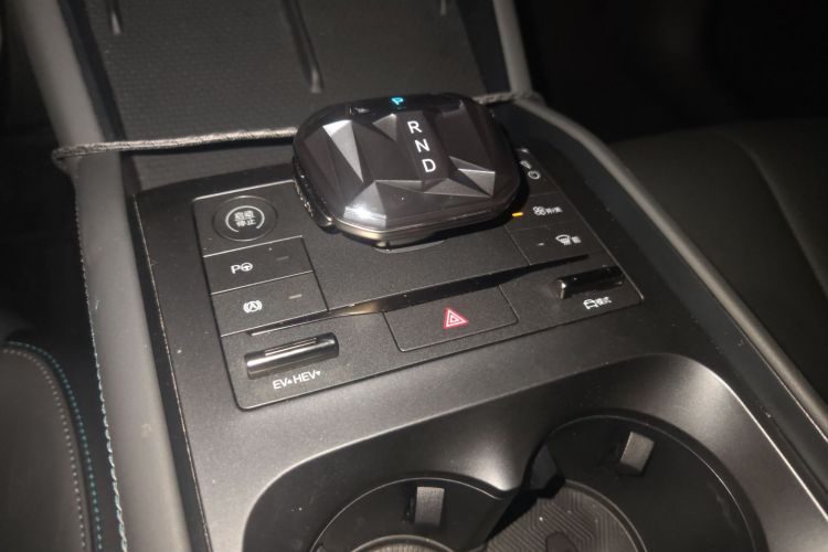 比亚迪 秦L 2025款 DM-i 智驾版 120KM领先型局部细节18