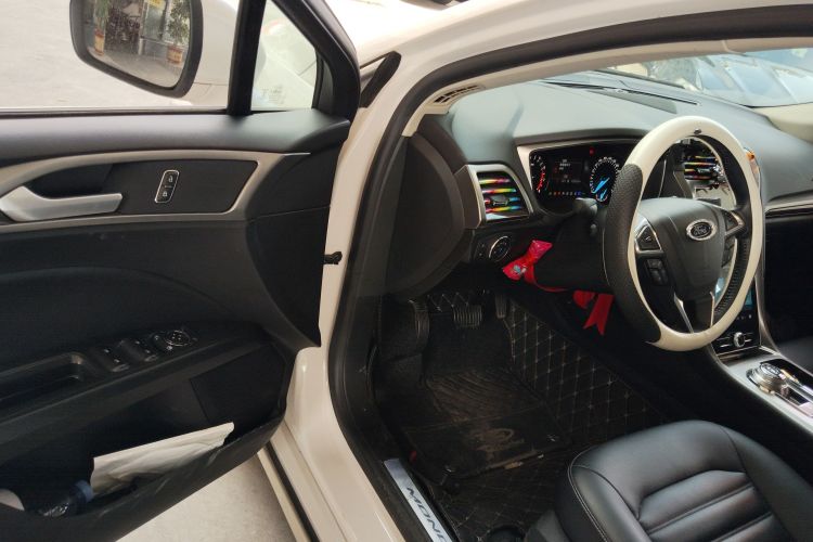 福特 蒙迪欧 2020款 EcoBoost 180 时尚型中控内饰20