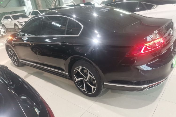 大众 迈腾 2023款 200万辆纪念版 330TSI DSG豪华型车身外观6003