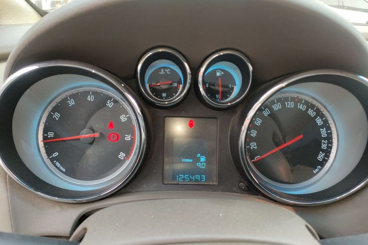 别克 英朗 2013款 GT 1.6L 手动进取版中控内饰14