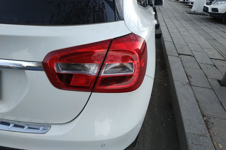 奔驰GLA 2015款 GLA 200 动感型车身外观9