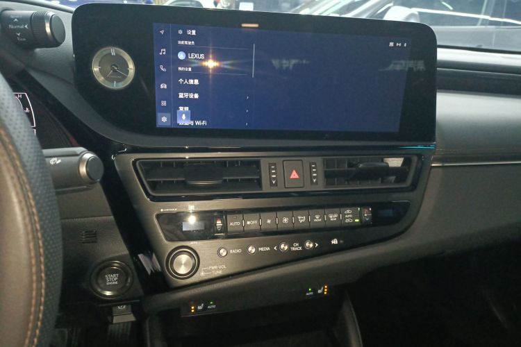 雷克萨斯ES 2023款 200 卓越版中控内饰16