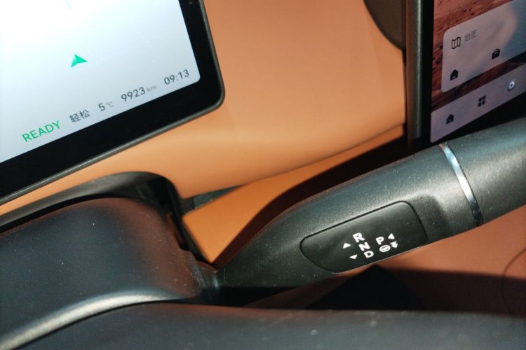 零跑汽车 零跑C16 2024款 增程 200激光雷达版中控内饰18