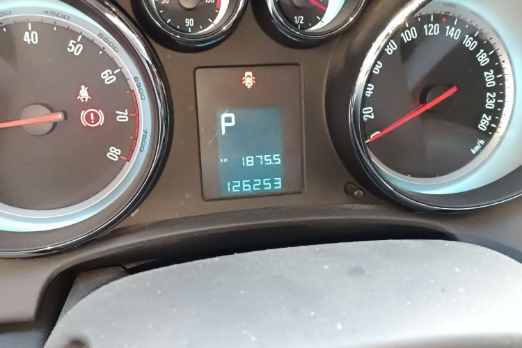 别克 英朗 2013款 GT 1.8L 自动时尚版中控内饰15