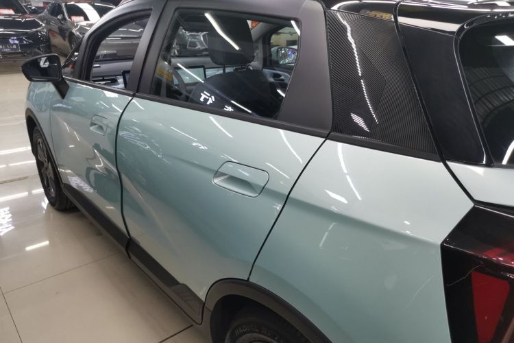 吉利几何E萤火虫 2022款 401KM 霹雳虎 4座车身外观4