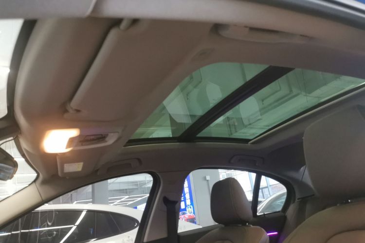 宝马1系 2021款 改款 120i M运动曜夜版中控内饰22