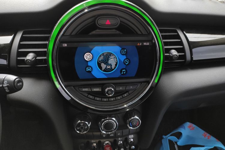 MINI 2019款 1.5T COOPER 经典派中控内饰16
