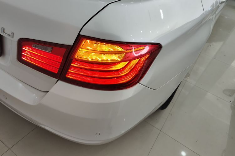 宝马5系 2017款 520Li 典雅型车身外观9