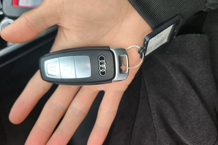 奥迪A3 2025款 A3L Limousine 35TFSI 飞驰尊享型中控内饰7001