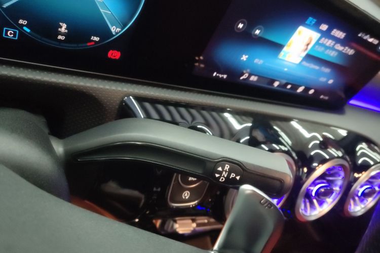 奔驰A级AMG 2022款 AMG A 35 L 4MATIC中控内饰18