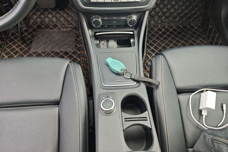 奔驰GLA 2017款 GLA 200 时尚型局部细节18