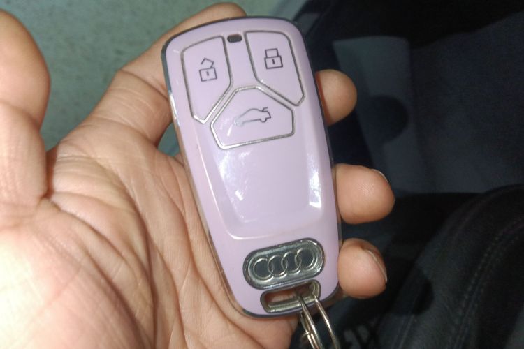 奥迪A4L 2019款 40 TFSI 运动型 国VI中控内饰7001