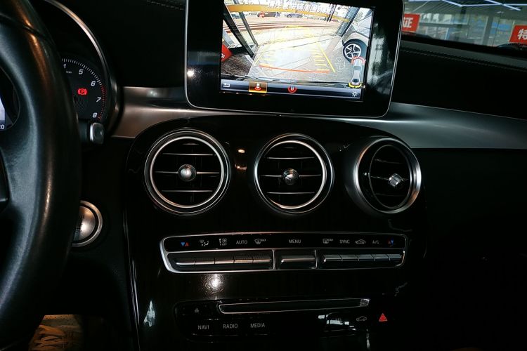 奔驰GLC 2019款 GLC 260 L 4MATIC 动感型中控内饰16