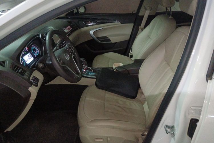 别克 君威 2015款 2.0L 精英时尚型中控内饰19