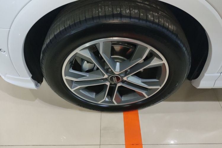 奥迪Q3 2024款 40 TFSI 时尚动感型车身外观35