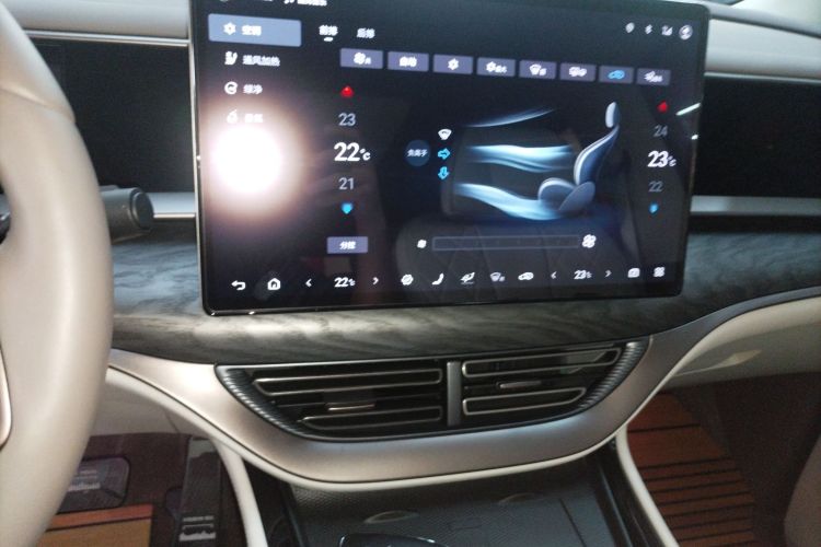 腾势D9 2022款 DM-i 1040 尊贵型局部细节16