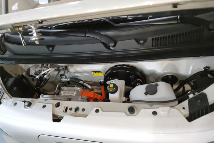 五菱汽车 宏光MINIEV 2024款 第三代 215km 青春版机舱底盘24