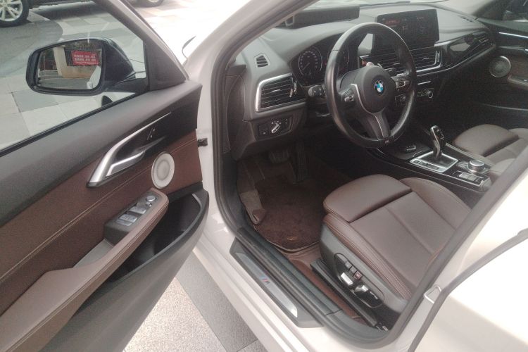 宝马1系 2022款 120i M运动曜夜版中控内饰7003