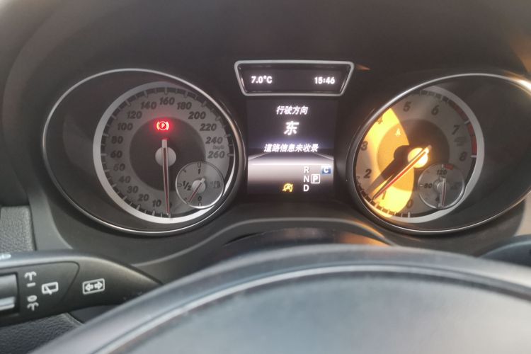 奔驰GLA 2016款 GLA 200 动感型中控内饰14