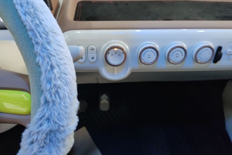 奔腾小马 2026款 222km 炫彩马中控内饰18