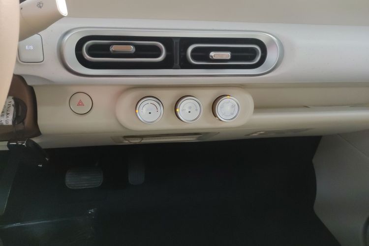 五菱汽车 宏光MINIEV 2024款 第三代 215km 青春版中控内饰16