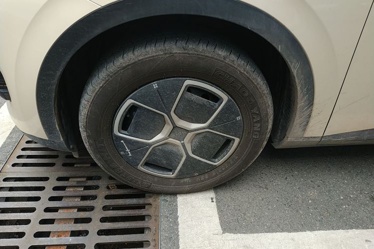 埃安 AION UT 2025款 330星辉版车身外观6007