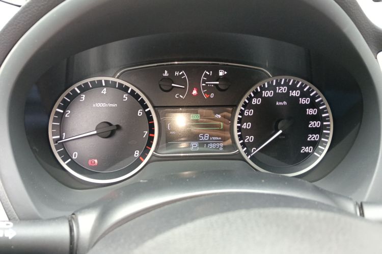 日产 轩逸 2016款 1.6XV CVT智享版中控内饰14