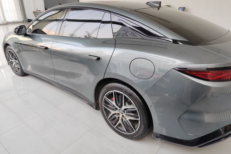 比亚迪 汉L 2025款 DM-p 四驱激光雷达旗舰型车身外观4