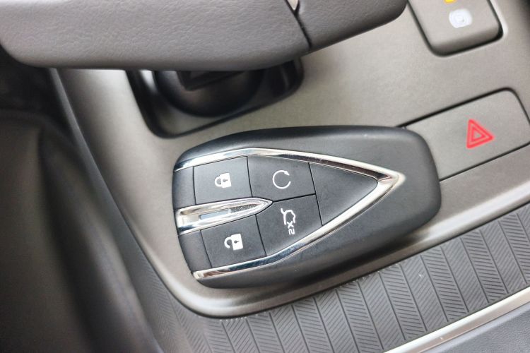 长安 逸动 2025款 蓝鲸 1.5T 500Bar尊贵型中控内饰11