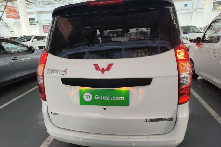 五菱汽车 五菱宏光 2015款 1.2L S 基本型国V车身外观6