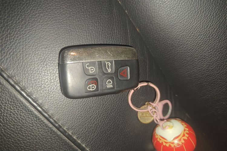 路虎 神行者2 2014款 2.0T Si4 SE汽油版中控内饰7001