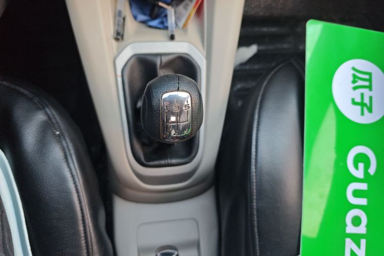 雪铁龙 爱丽舍 2014款 1.6L 手动时尚型中控内饰18