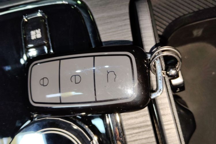 吉利银河 银河星耀8 2025款 130km EM-i 尊享版中控内饰11