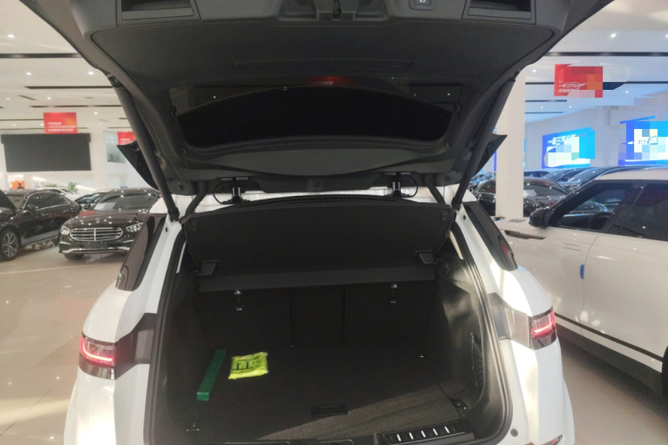 路虎 2024款 揽胜极光L SE 驭光尊耀版机舱底盘23