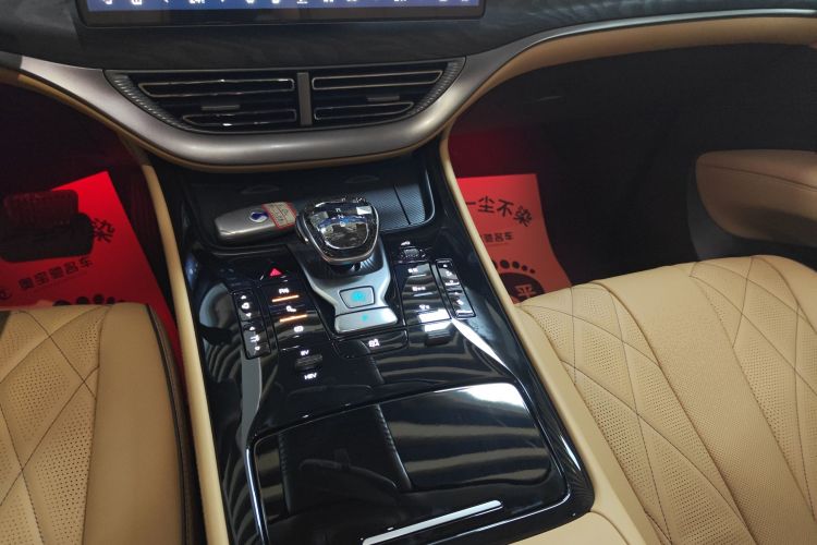 腾势D9 2024款 DM-i 1050 尊享型中控内饰18