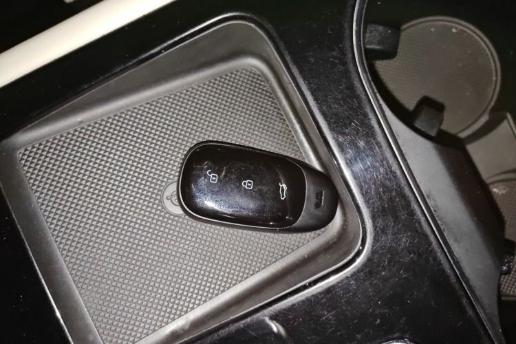 理想汽车 理想ONE 2021款 增程6座版中控内饰11