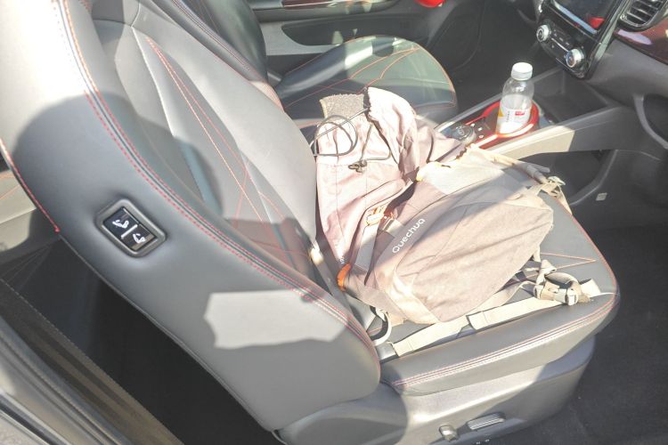 奇瑞 小蚂蚁 2022款 甜粉款 半糖版 三元锂 30kW 408km局部细节41