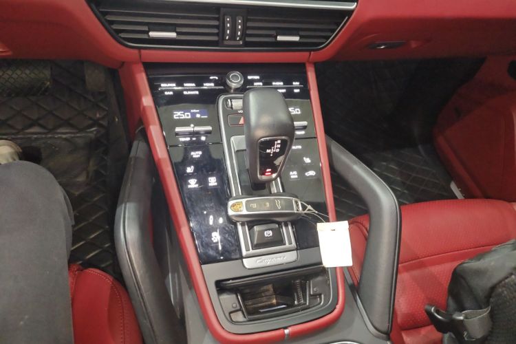 保时捷 2023款 Cayenne Coupé 3.0T 铂金版中控内饰18