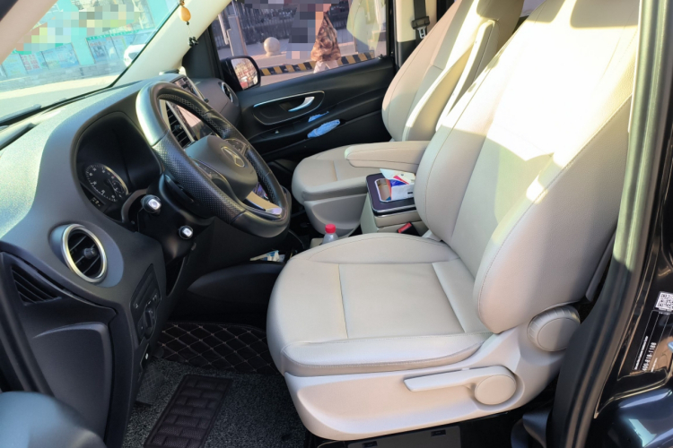 奔驰 威霆 2016款 2.0T 商务版局部细节19