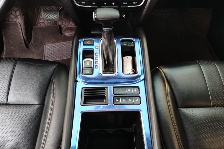 广汽传祺 传祺GS8 2017款 320T 两驱豪华智联版（七座）中控内饰18